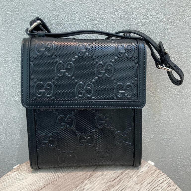 グッチ GGエンボス メッセンジャーバッグ 625782