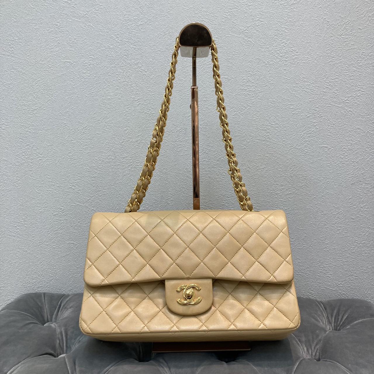 CHANEL ダブルフラップ チェーンショルダー ラムスキン マトラッセ ベージュ