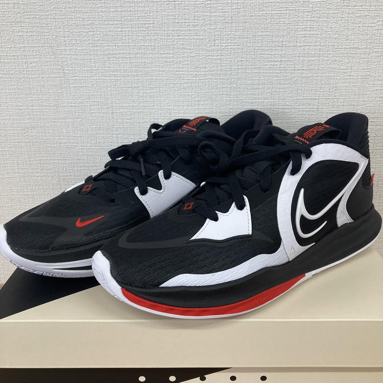 NIKE　KYRIE LOW 5 DJ6012 001 スニーカー