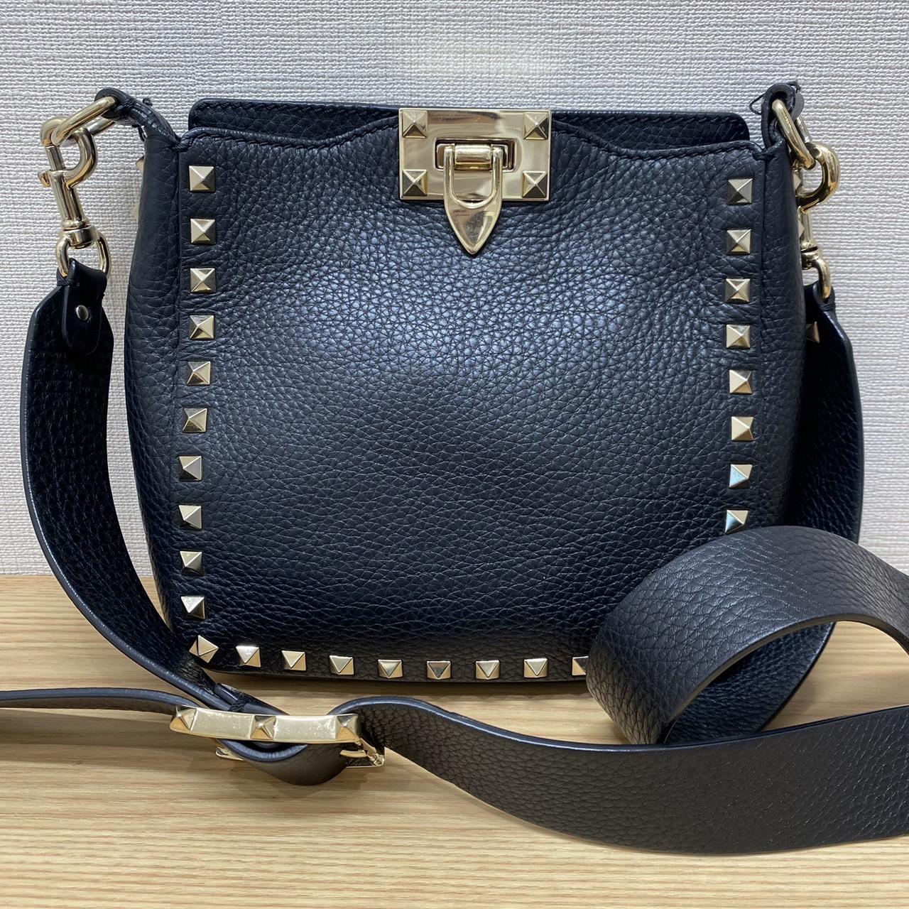 VALENTINO GARAVANI スタッズショルダーバッグ ブラック