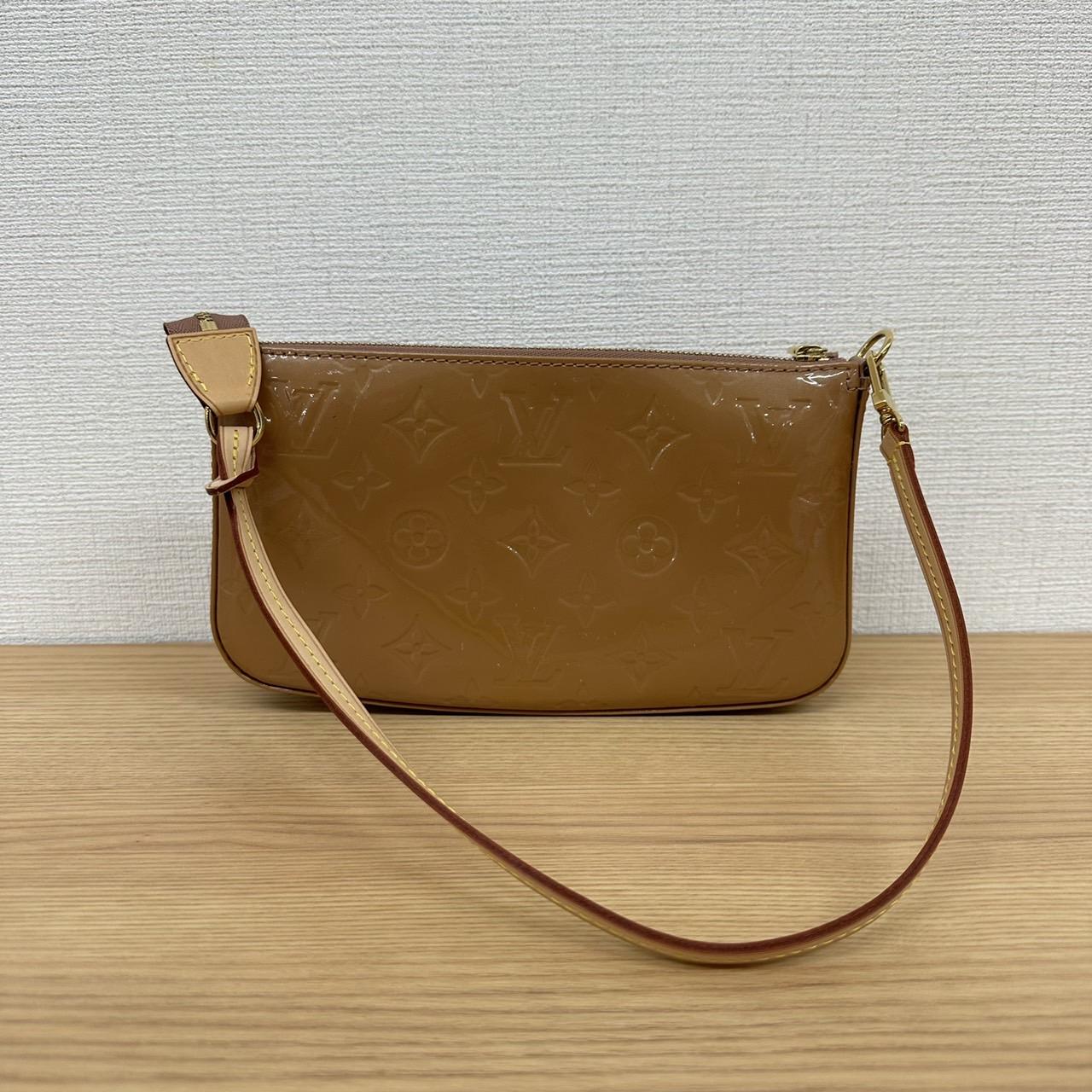 Louis Vuitton M90196 ヴェルニ ポシェットアクセソワール