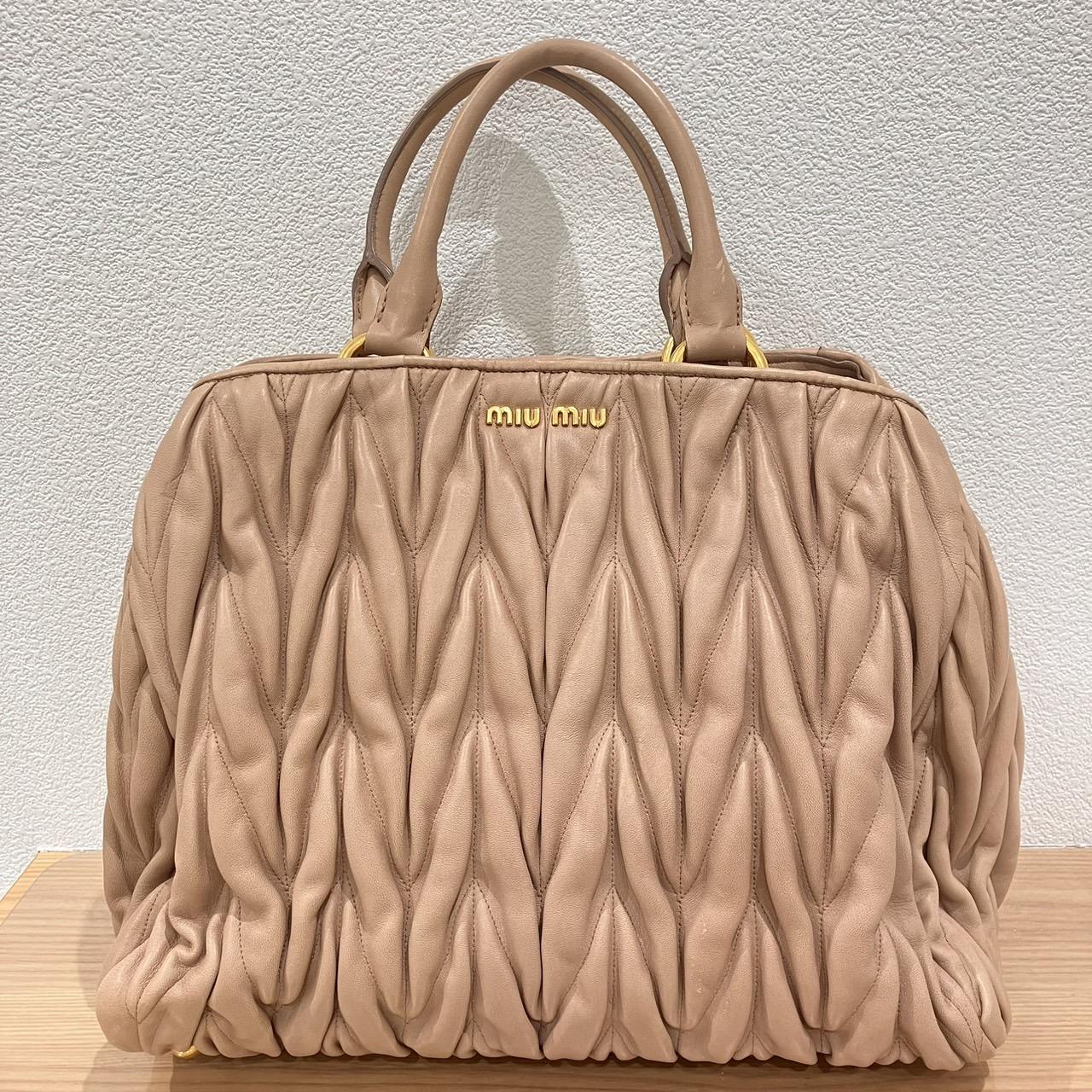 miumiu マトラッセバッグ ピンク