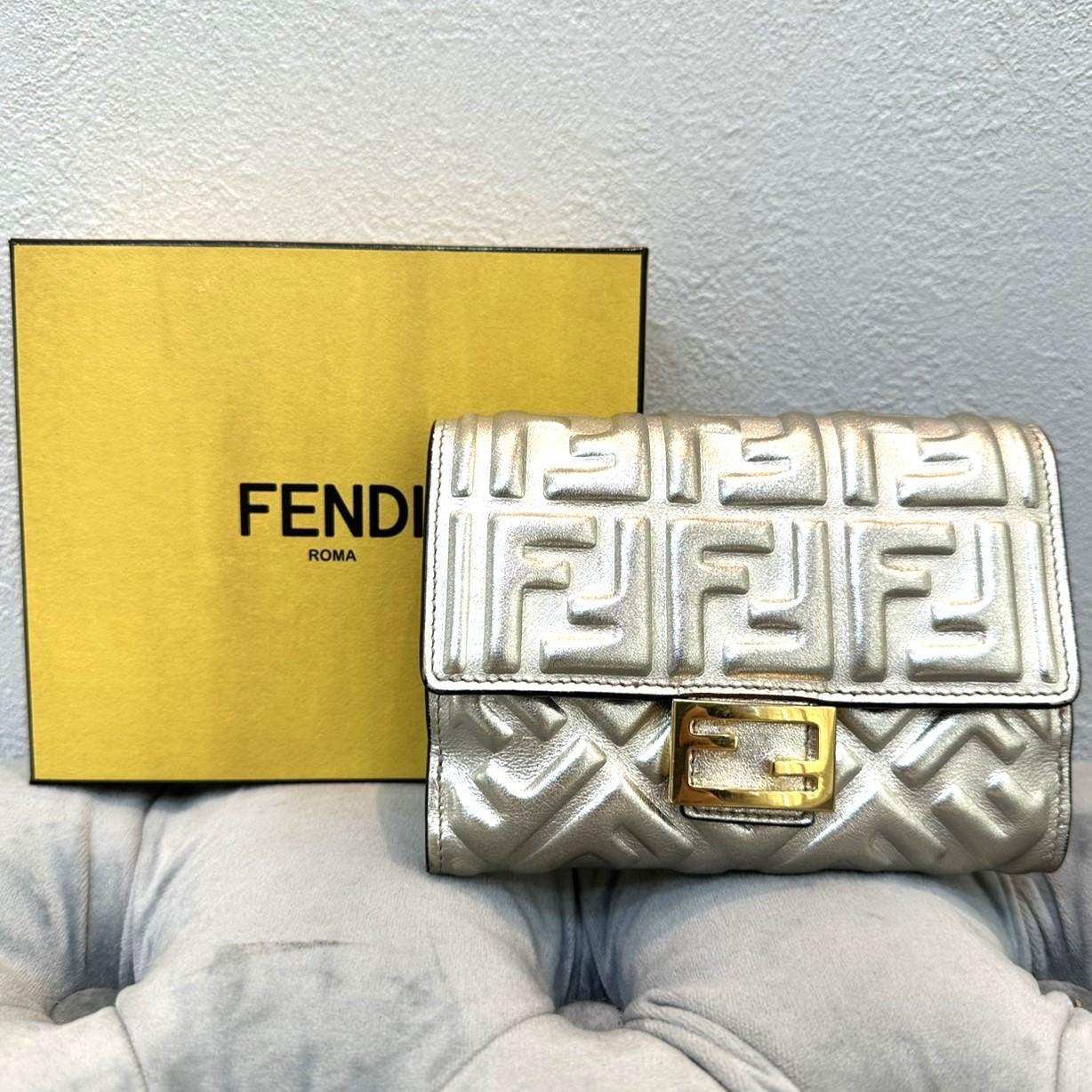 FENDI フェンディ ミディアムバゲット コンパクトウォレット 二つ折り財布 シャンパン