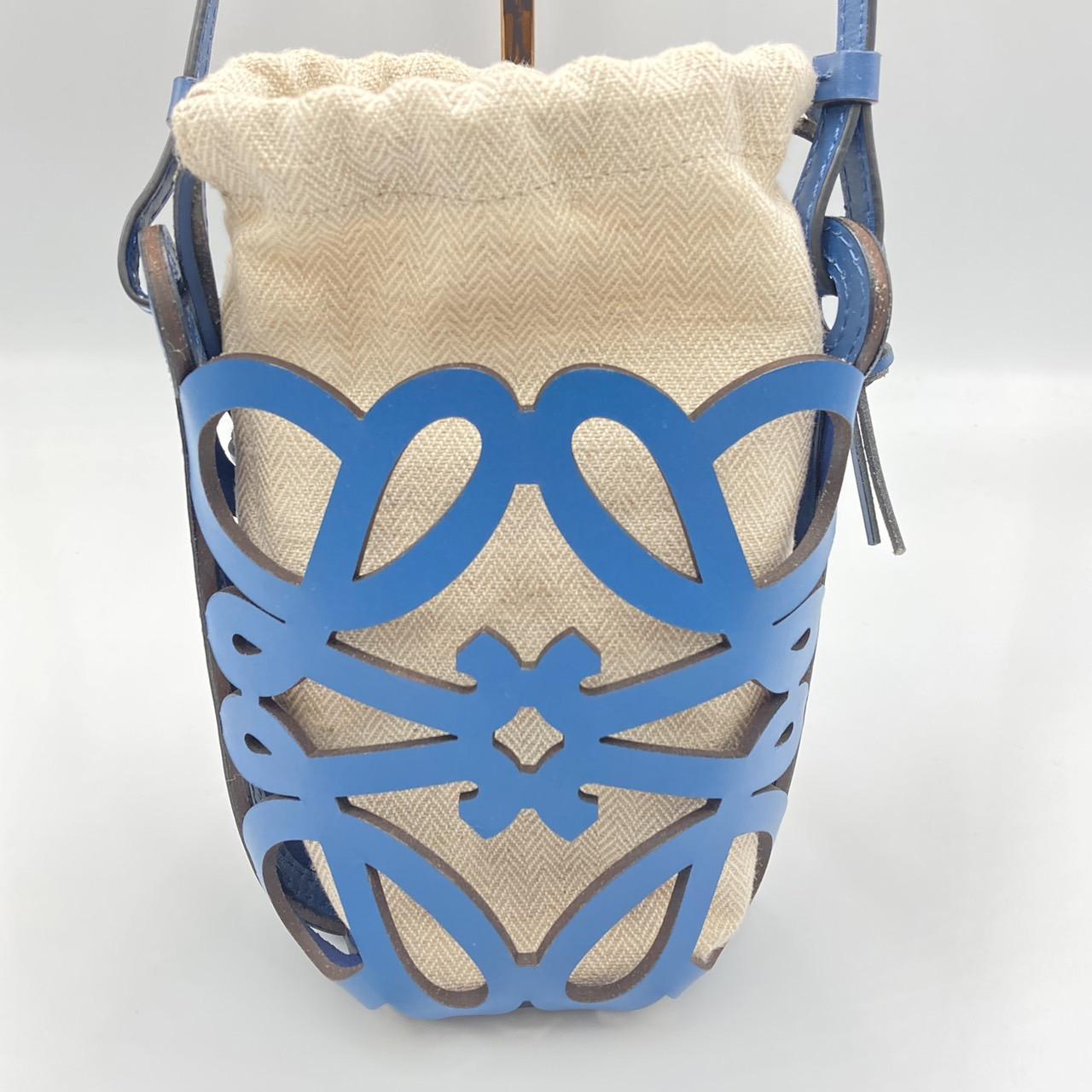 LOEWE ロエベ アナグラム カットアウト ポケット ブルー キャンバス クラシックカーフ ショルダーバッグ