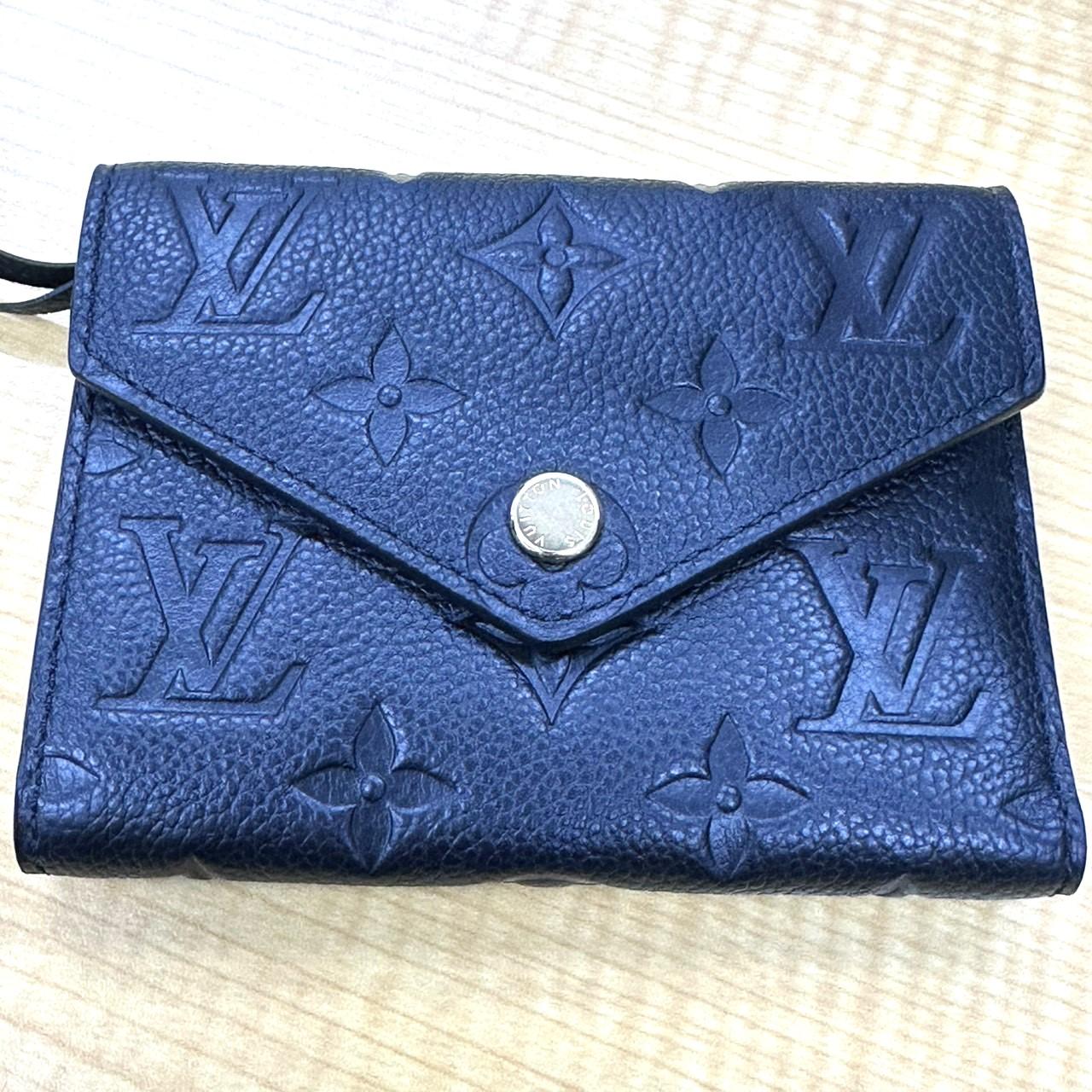 LOUIS VUITTON ルイヴィトン アンプラント M64060 ポルトフォイユ ヴィクトリーヌ ノワール イニシャル刻印