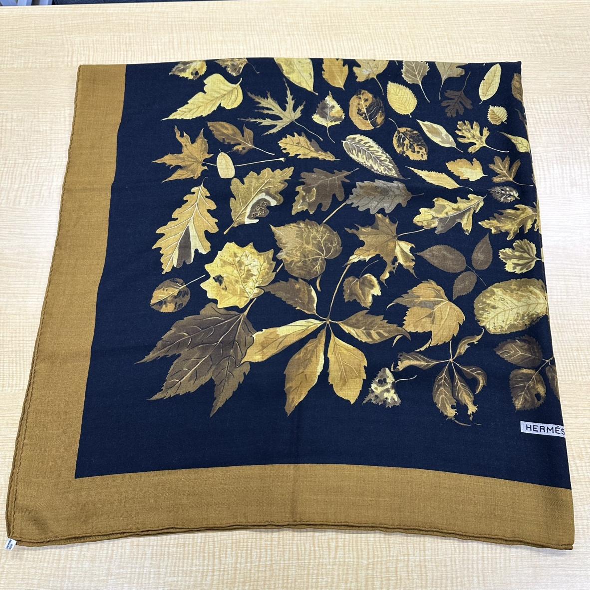 HERMES エルメス スカーフ カレジュアン 140 Tourbillon 渦巻き 落ち葉 黒×黄土色