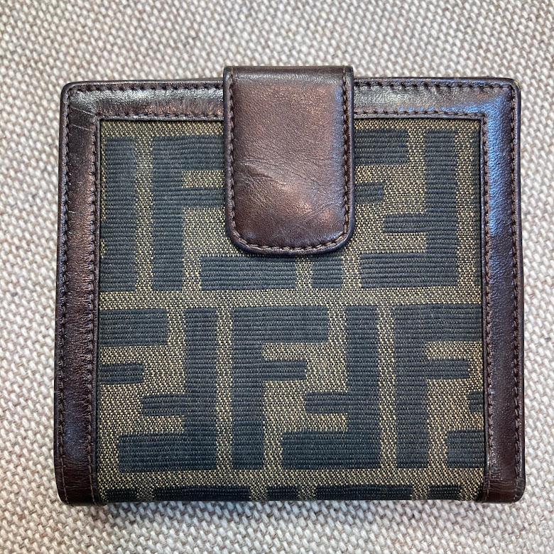 フェンディ ズッカ柄 折り財布
