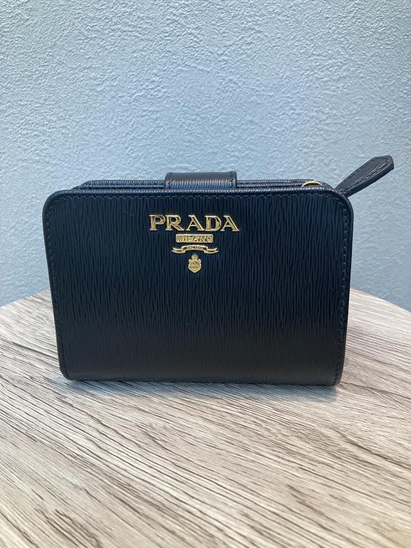 PRADA　プラダ　サフィアーノ　二つ折り財布