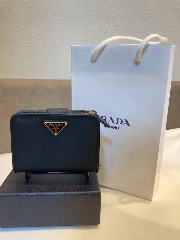 PRADA　二つ折り財布