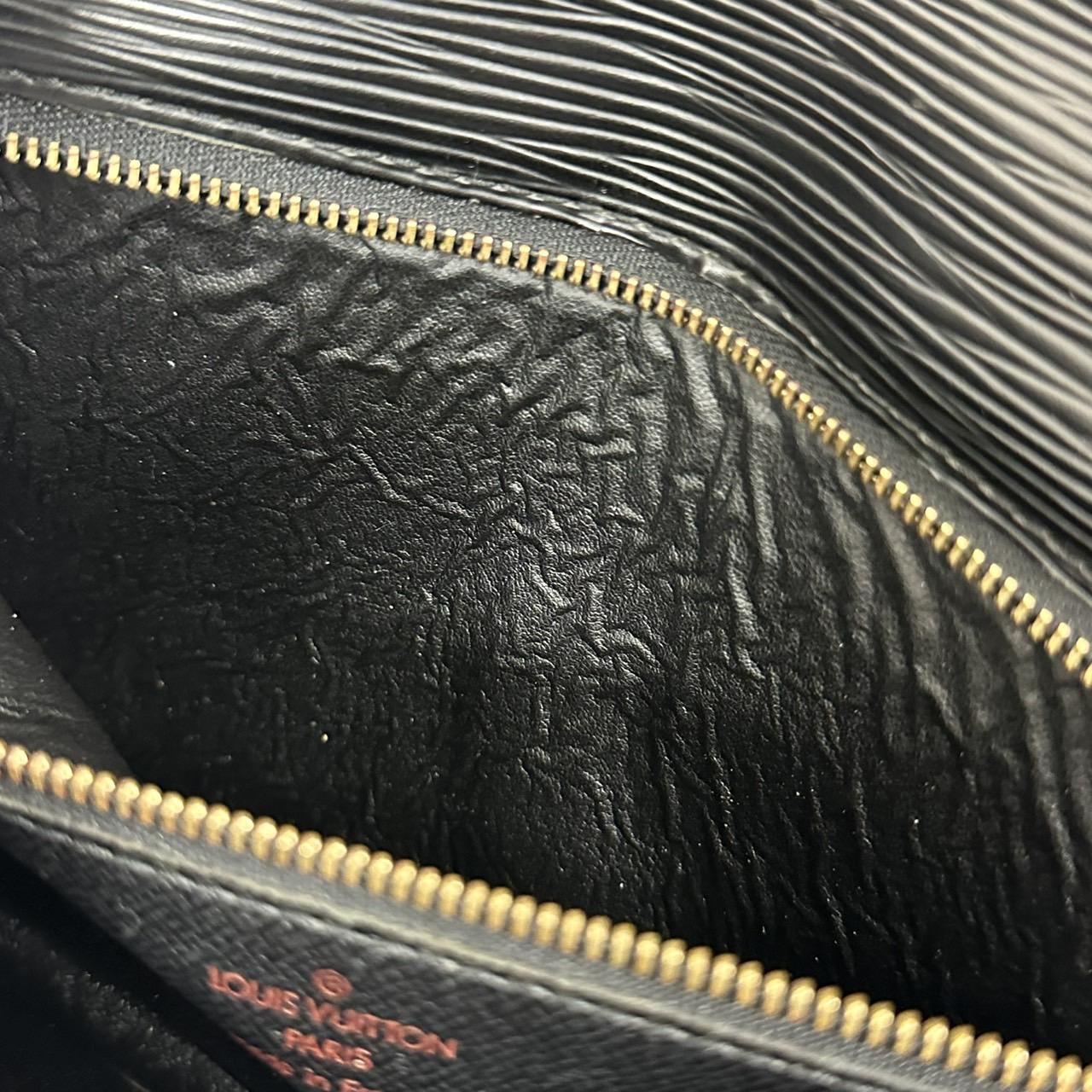 LOUIS VUITTON エピ セリエ ドラゴンヌ　
