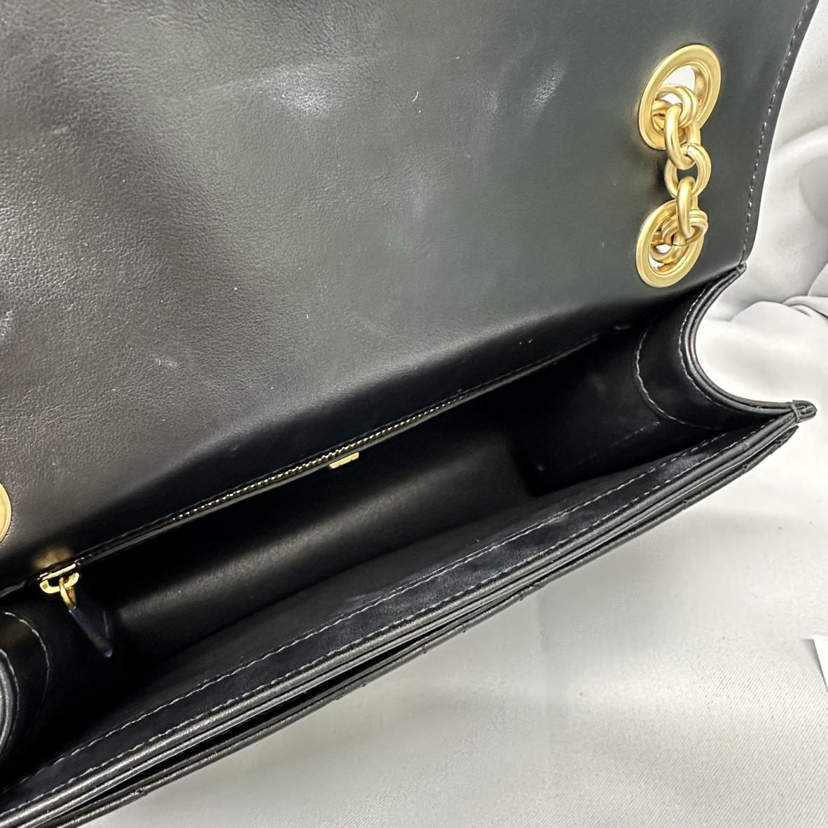 Ferragamo フェラガモ ガンチーニ キルティング フラップ チェーンショルダーバッグ