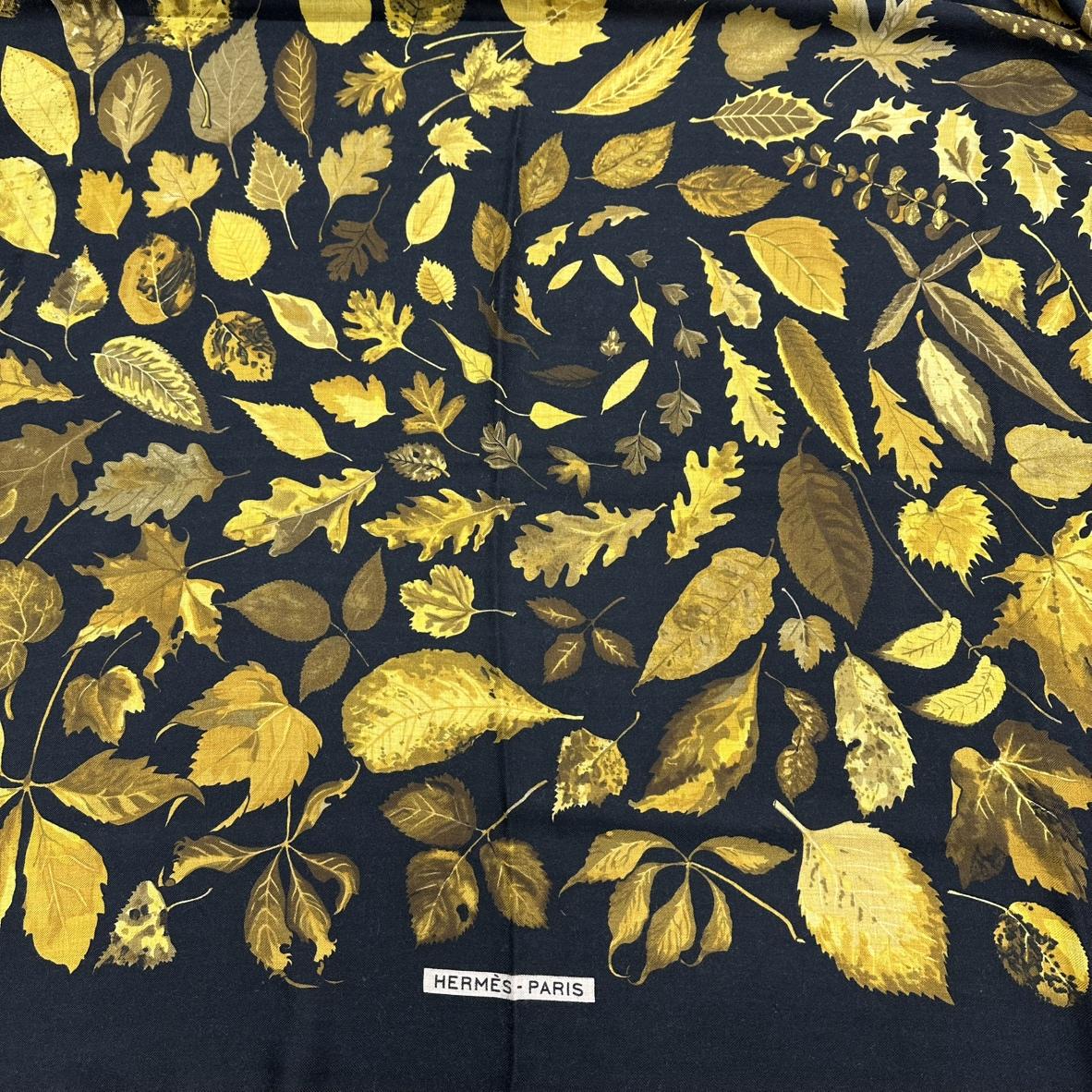 HERMES エルメス スカーフ カレジュアン 140 Tourbillon 渦巻き 落ち葉 黒×黄土色