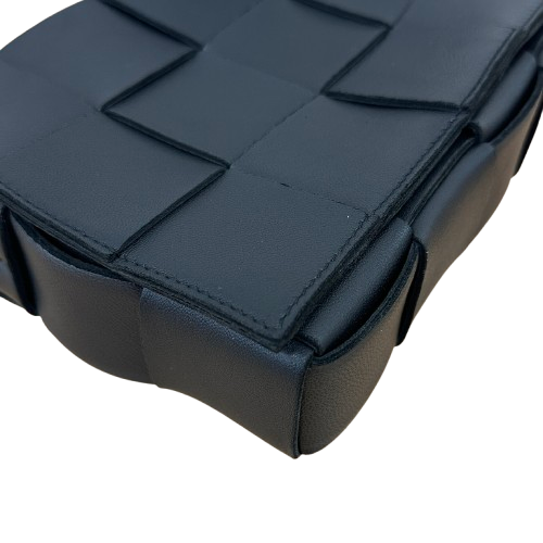 BOTTEGA VENETA イントレチャート カセット