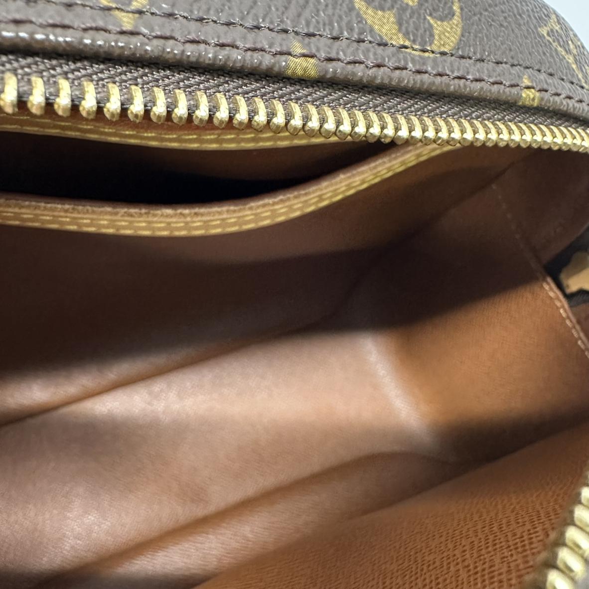 LOUIS VUITTON ルイ・ヴィトン ブロワ M51221 ショルダーバッグ