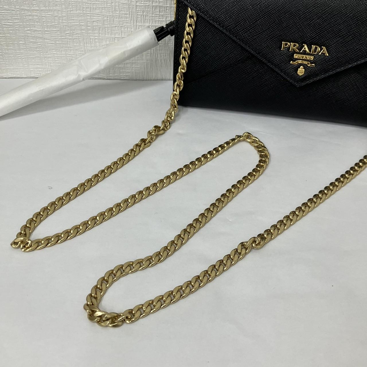 PRADA チェーンウォレットバッグ