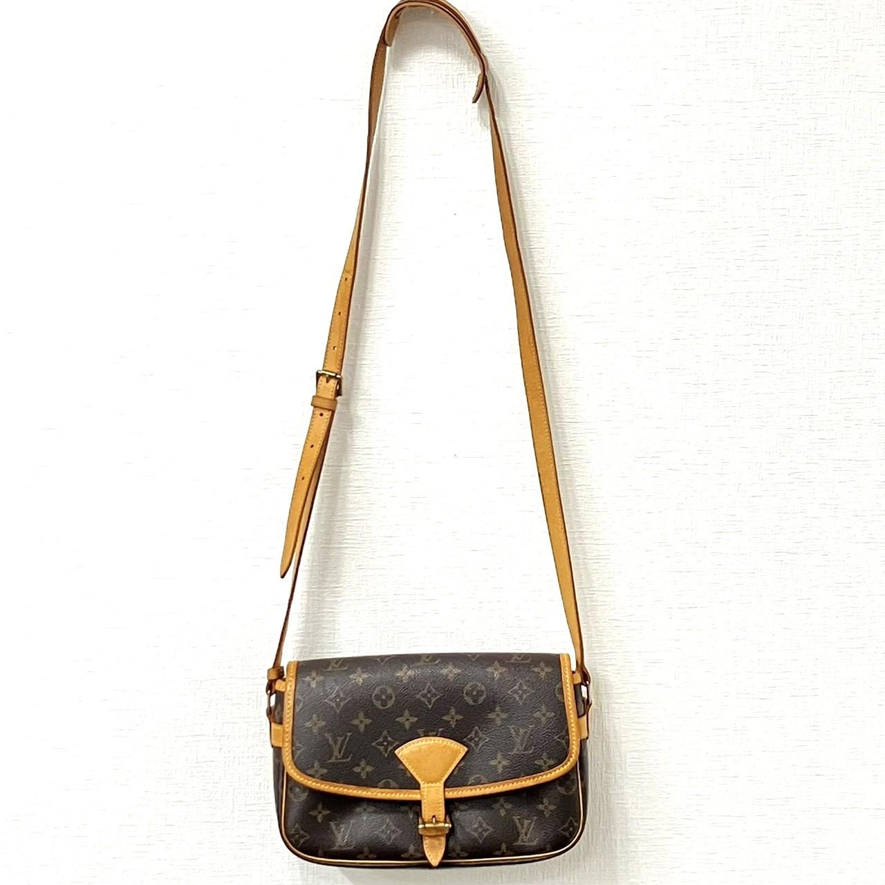 LOUIS VUITTON ルイヴィトン モノグラム ソローニュ M4225 