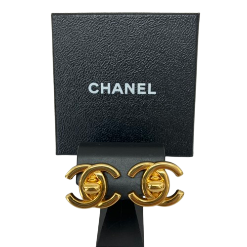 CHANEL　ターンロック　イヤリング　ゴールド