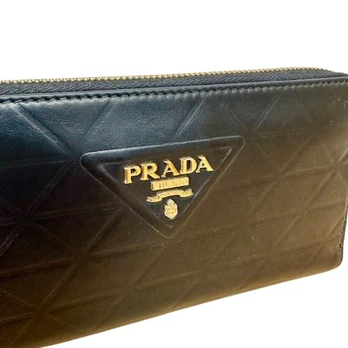 PRADA プラダ トライアングル ラウンドジップ 1ML506