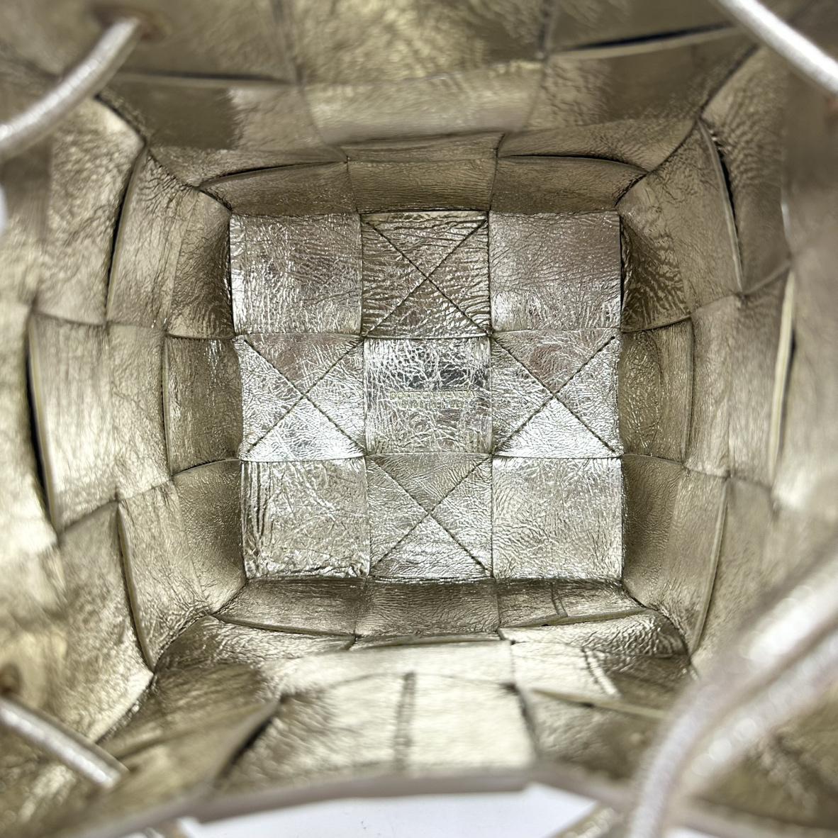 BOTTEGA VENETA ボッテガヴェネタ マキシイントレチャート バケットバッグ ゴールド